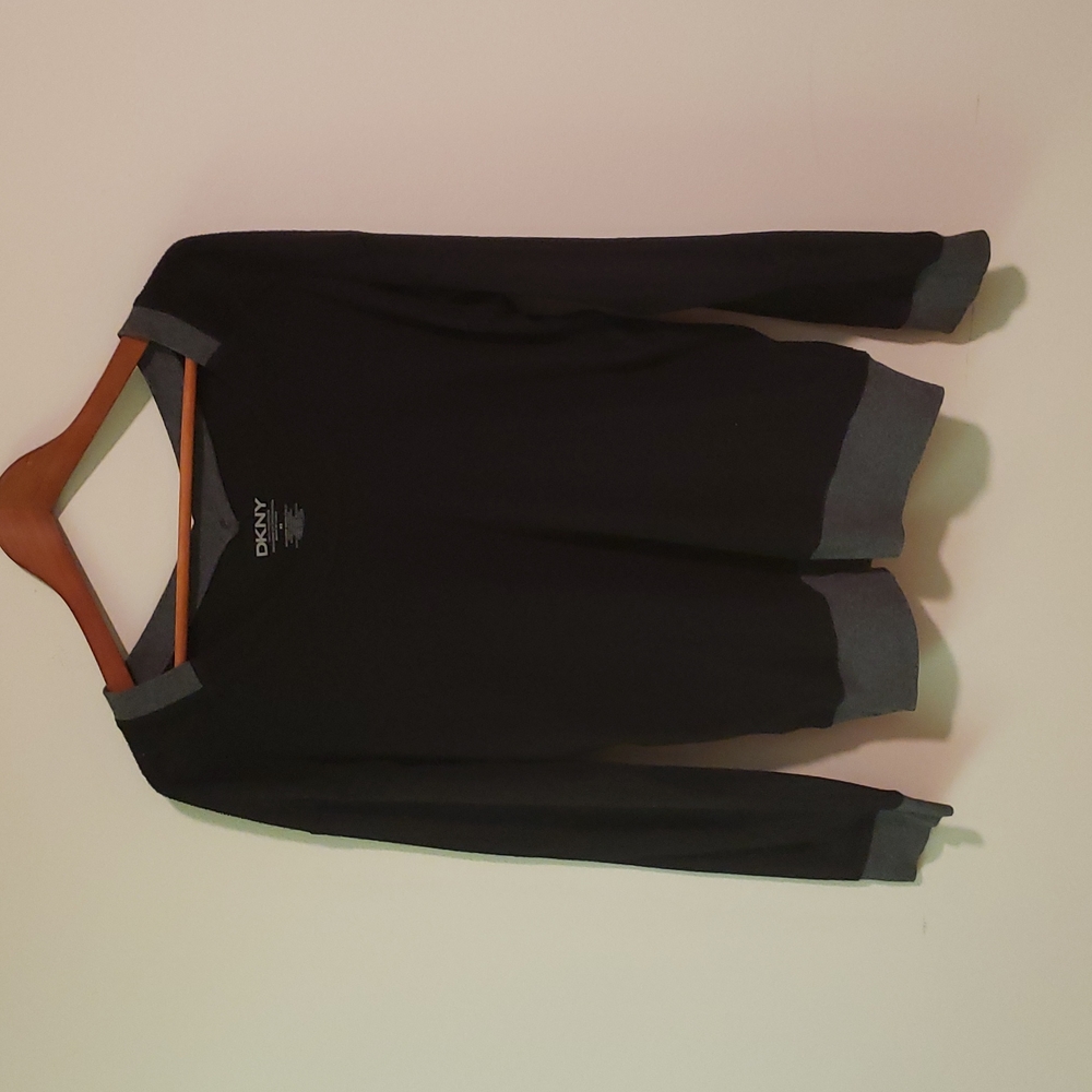 DKNY Fuzzy Black Gray Fleece Backwards V-Neck Pullover Sweatshirt M